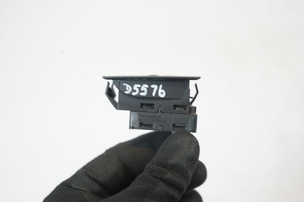 Electric window control switch (7)