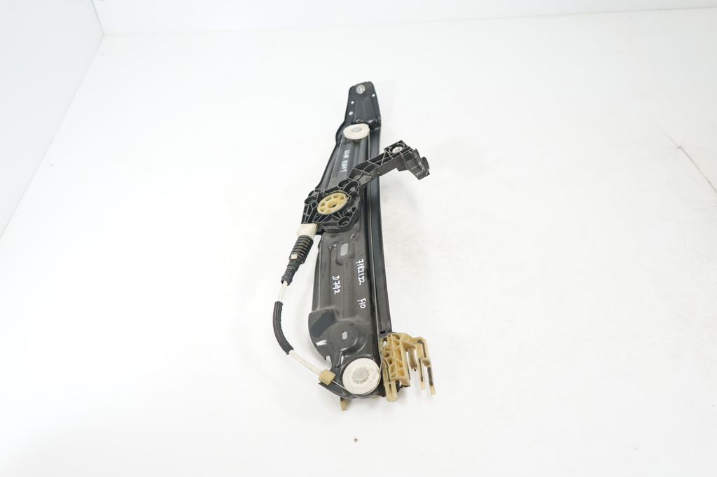 Rear door window regulator with motor (2)