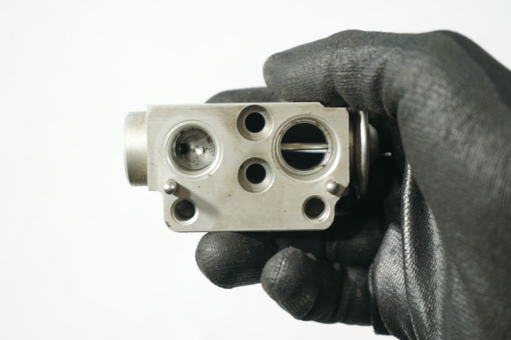 Air conditioning (A/C) expansion valve (7)