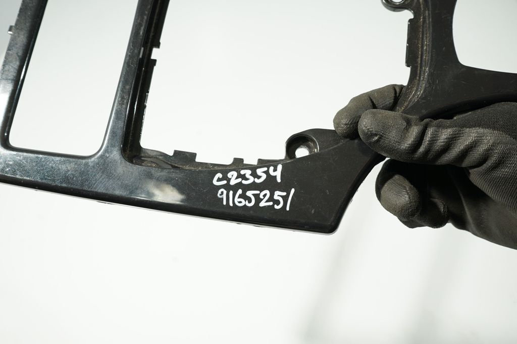 Gear shifter surround trim plastic (7)