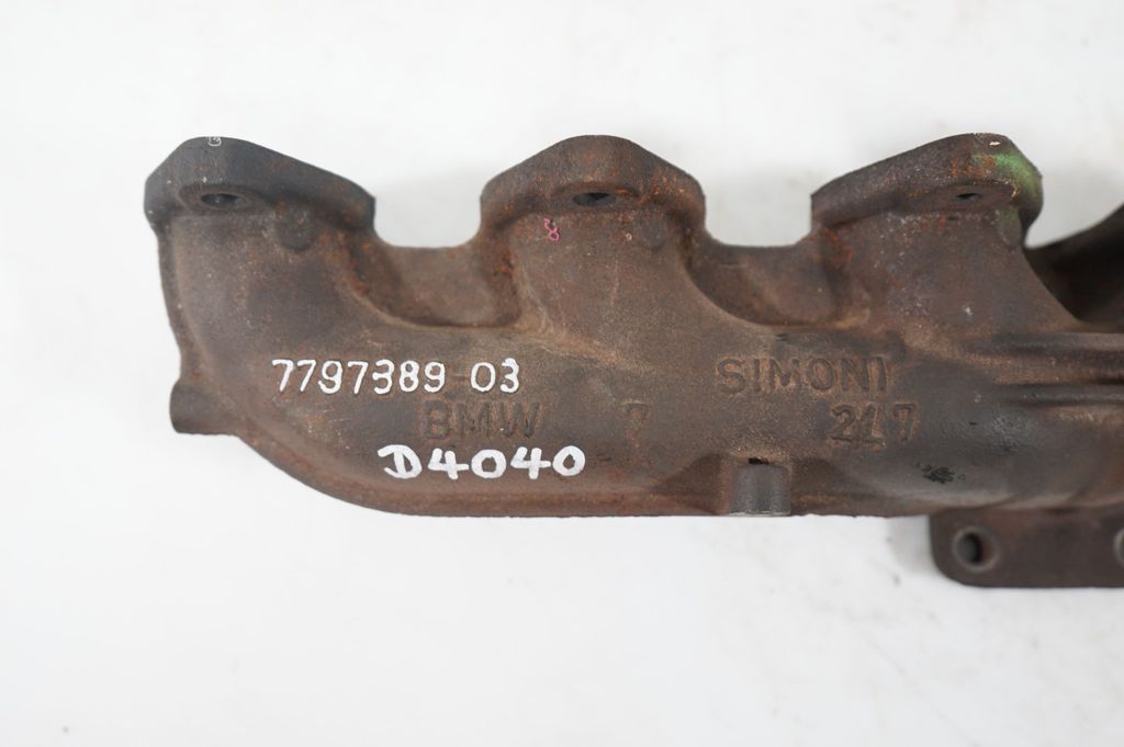 Exhaust manifold (10)