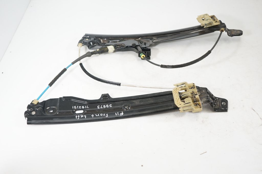 Front door window regulator with motor (3)