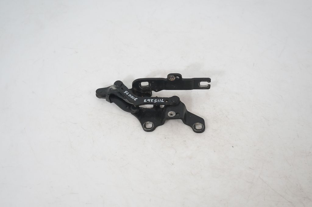 Engine bonnet/hood hinges (3)