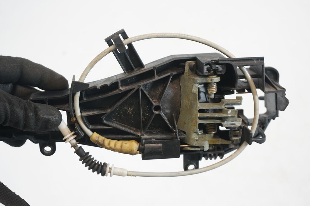 Rear door exterior handle/bracket (6)