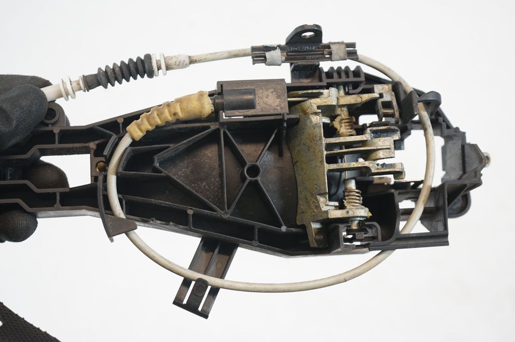 Rear door exterior handle/bracket (6)