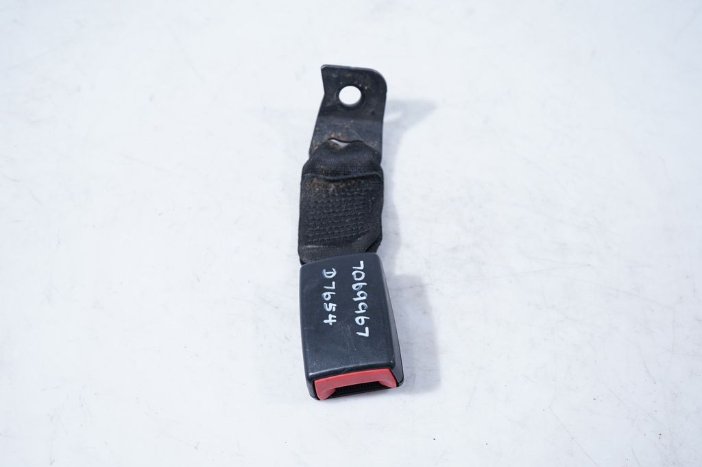Rear seatbelt buckle (2)