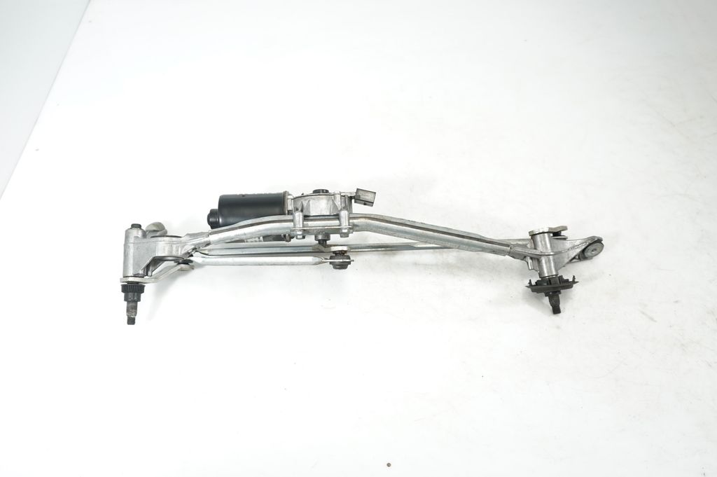Front wiper linkage and motor (3)