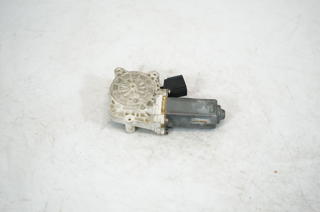 Rear door window regulator with motor (5)