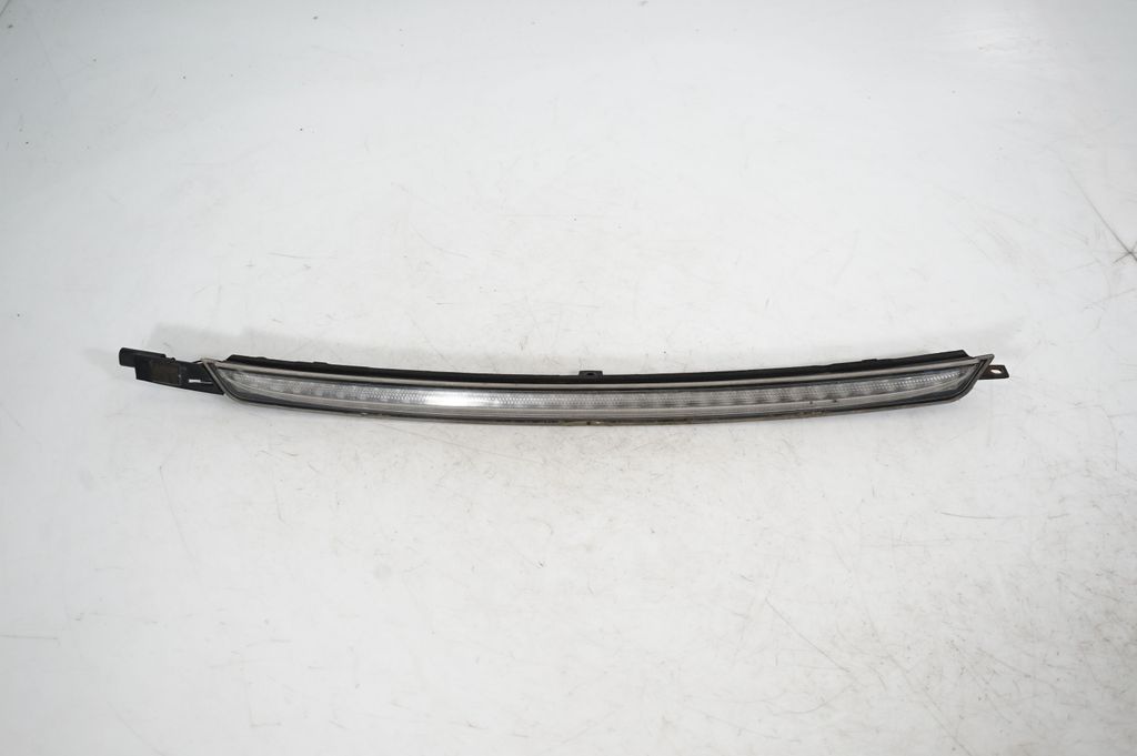 Third/center stoplight