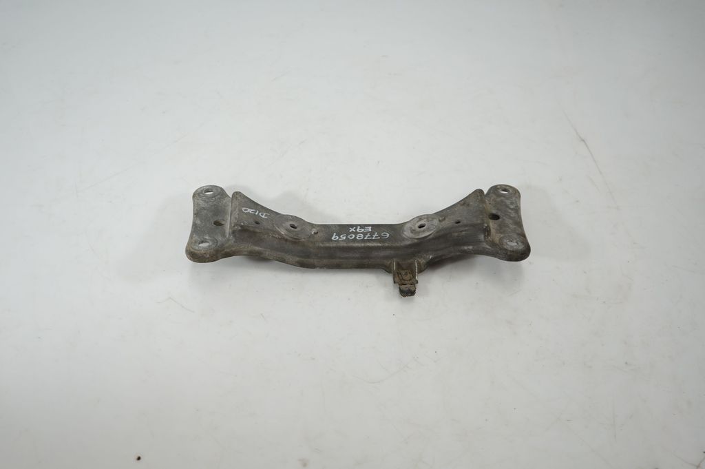 Gearbox mounting bracket (3)