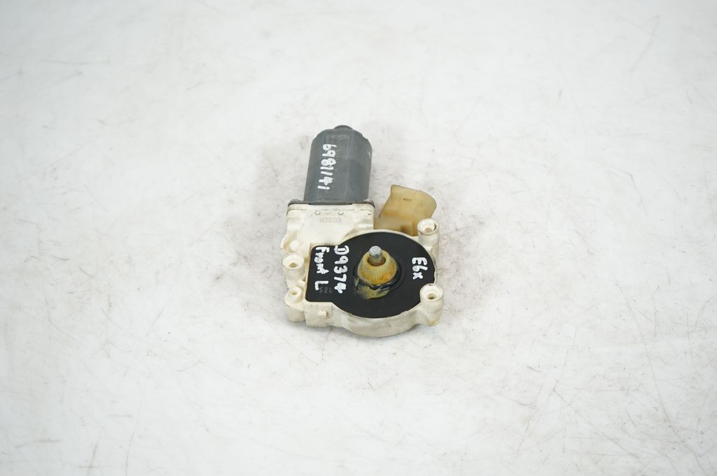 Front door window regulator with motor (2)