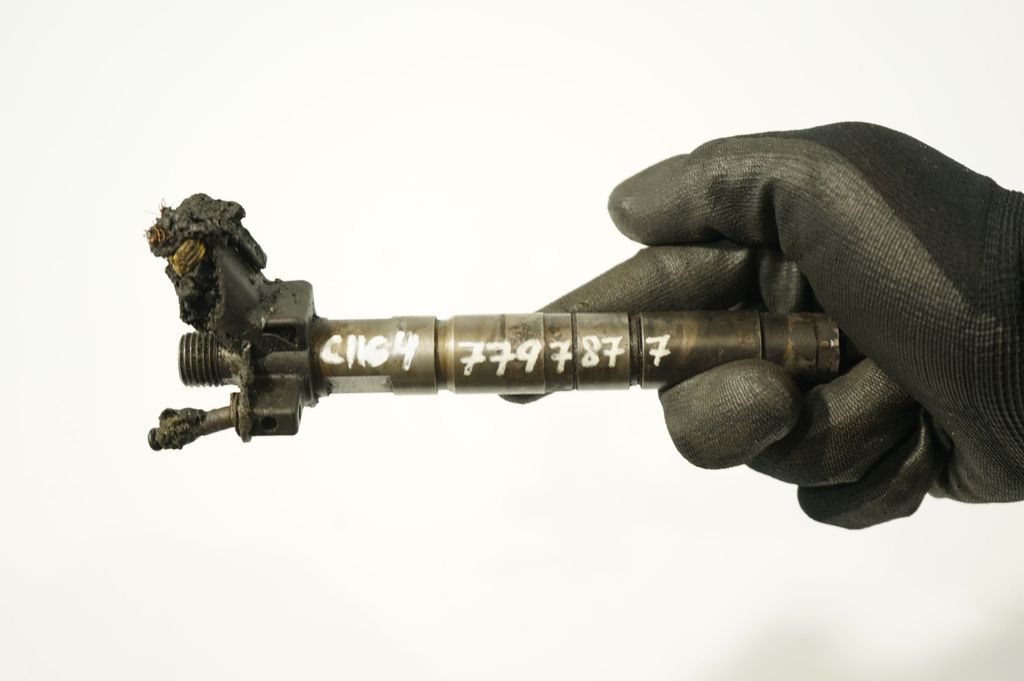 Fuel injector (7)