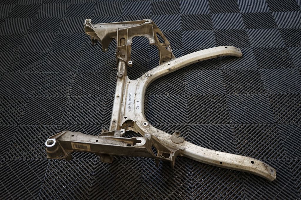 Front subframe (4)