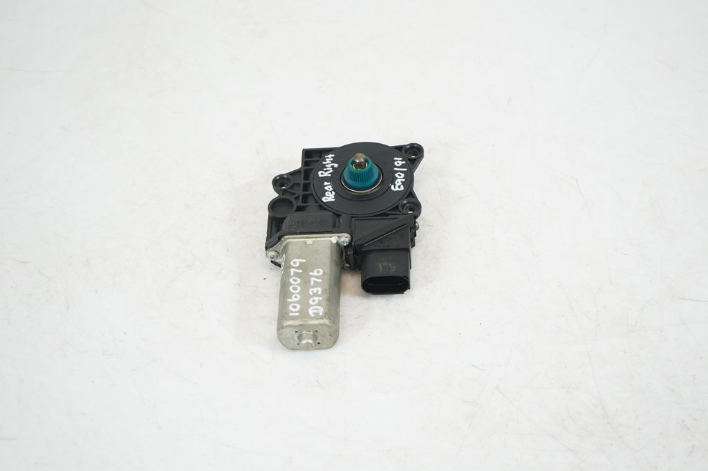 Rear door window regulator with motor (4)