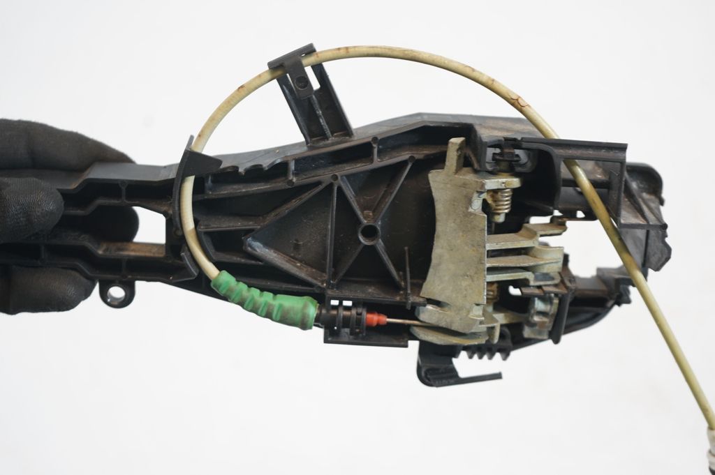 Front door coupe exterior handle/bracket (6)