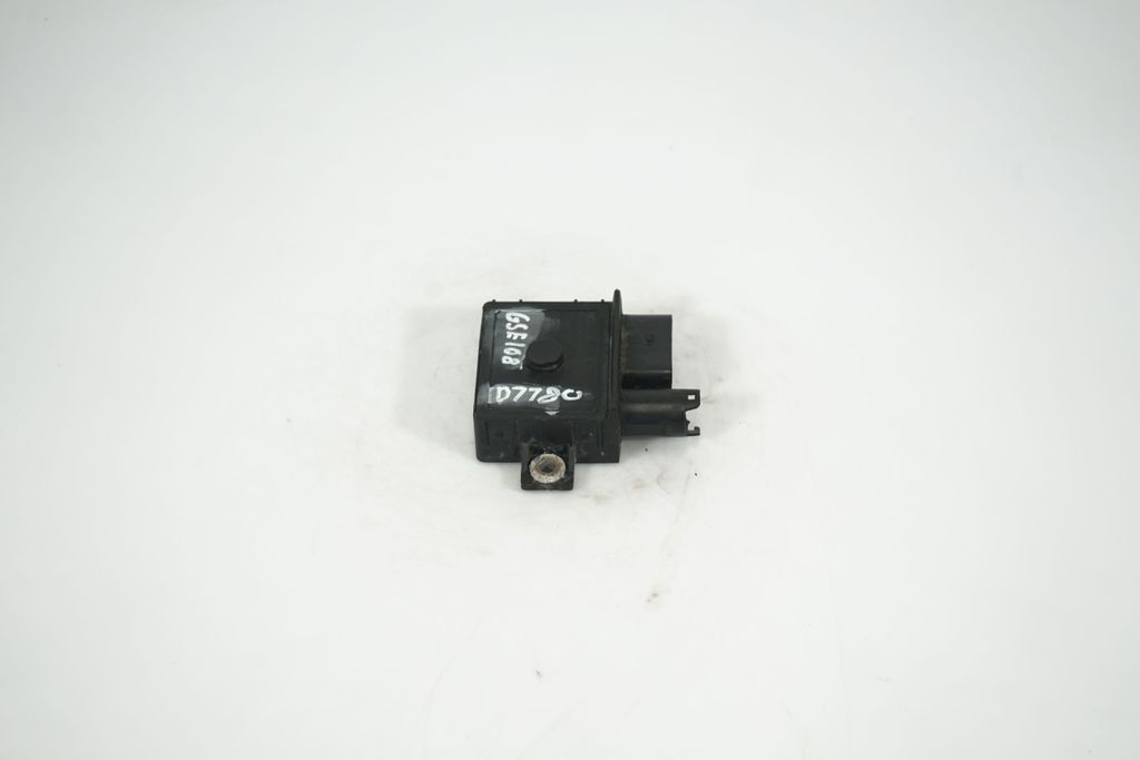 Glow plug pre-heat relay (2)