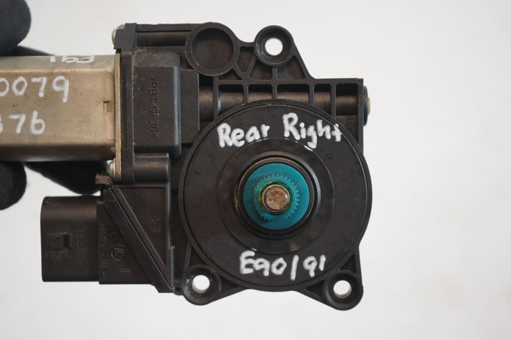 Rear door window regulator with motor (8)