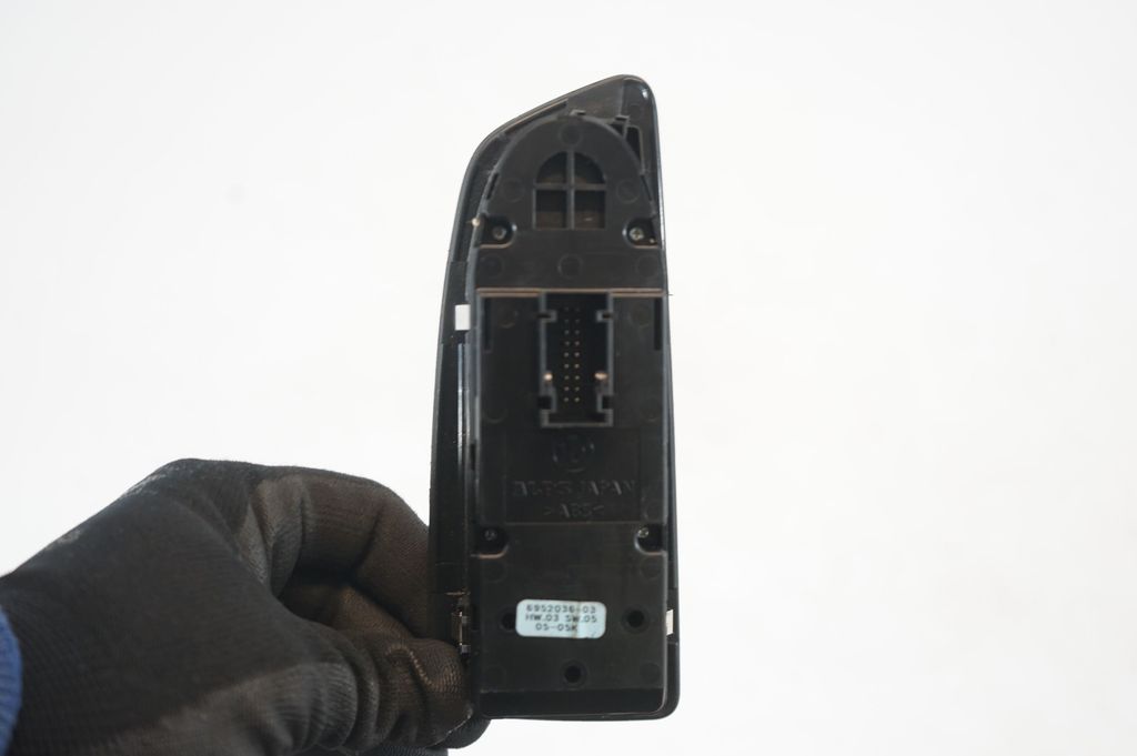 Electric window control switch (7)