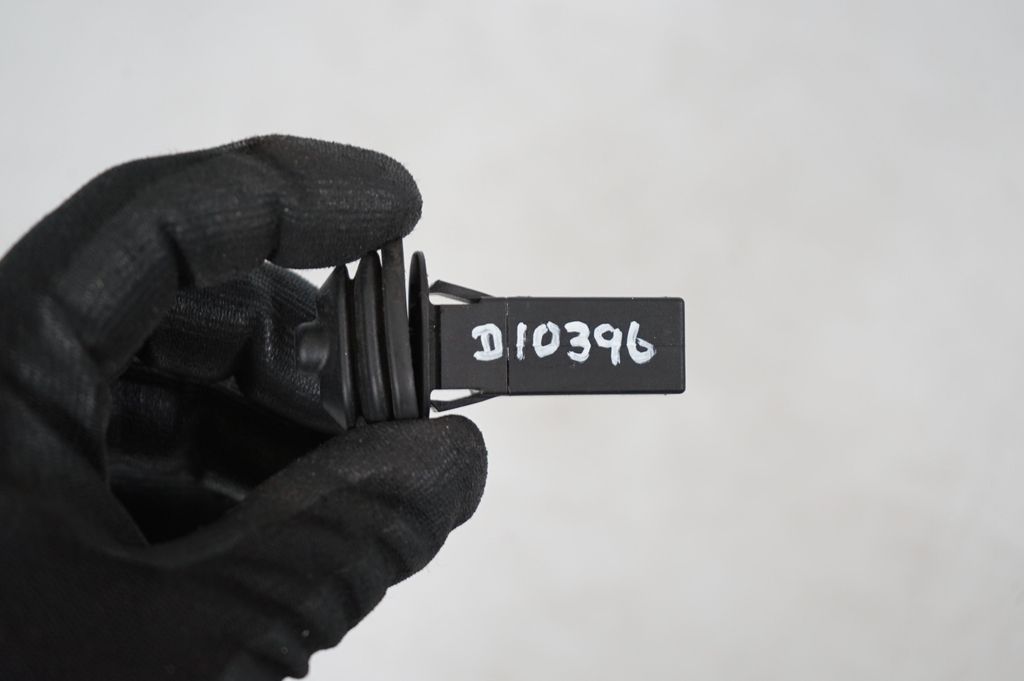 Fuel tank cap lock (7)