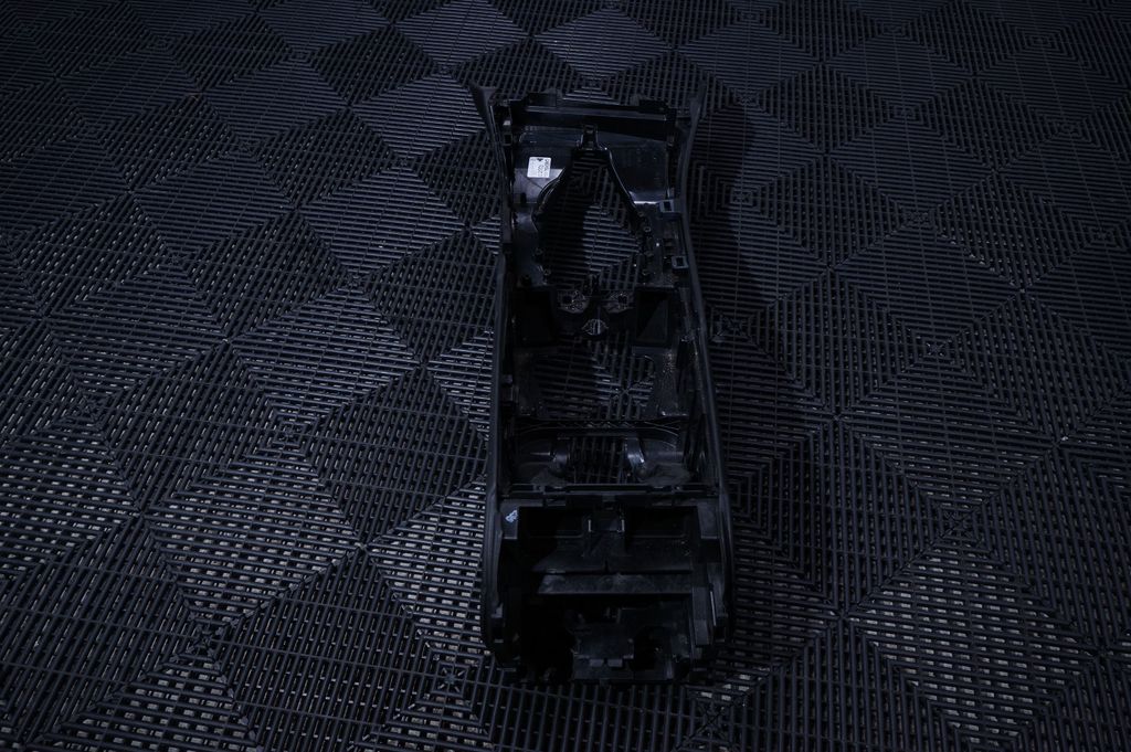Center console (4)
