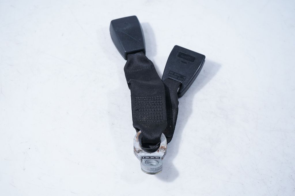 Rear seatbelt buckle (2)