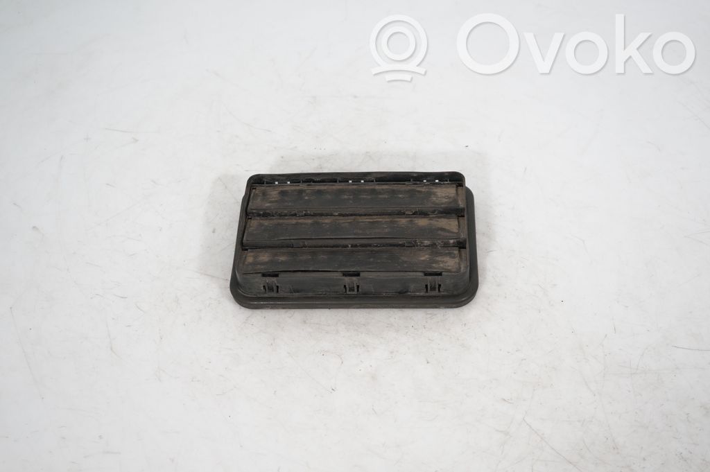 Quarter panel pressure vent (5)