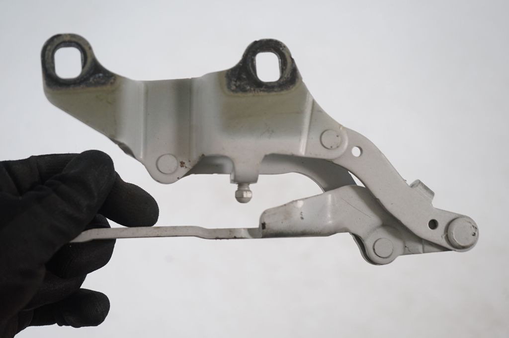 Engine bonnet/hood hinges (6)