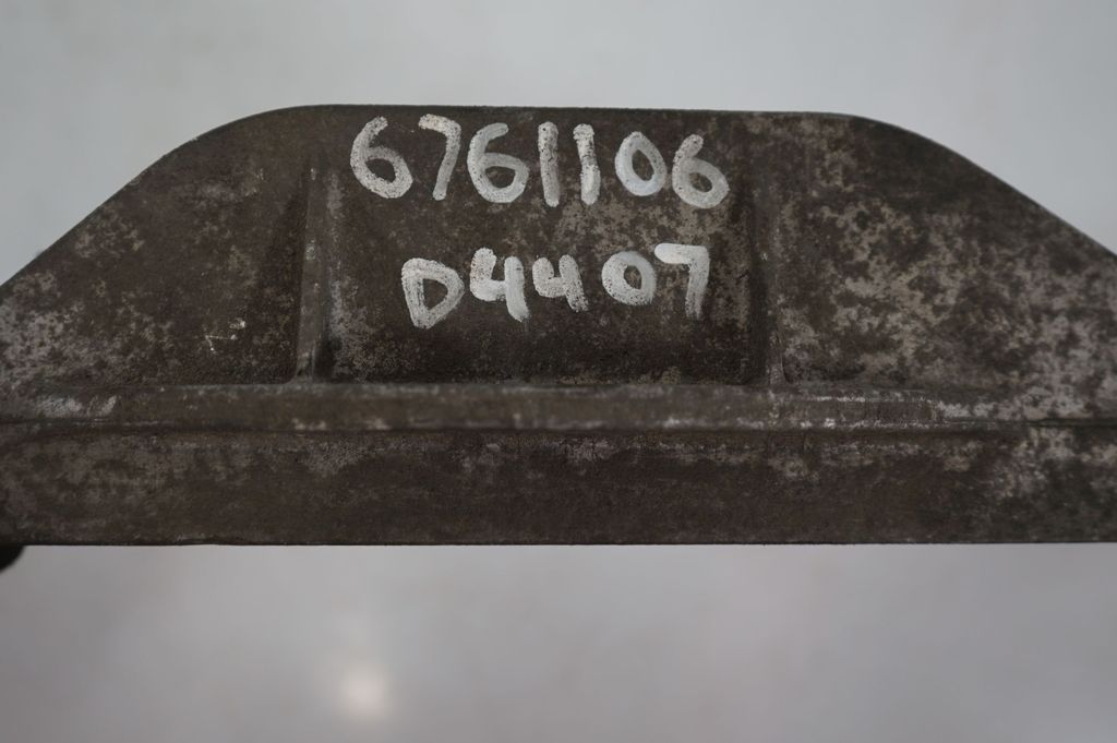 Gearbox mounting bracket (7)