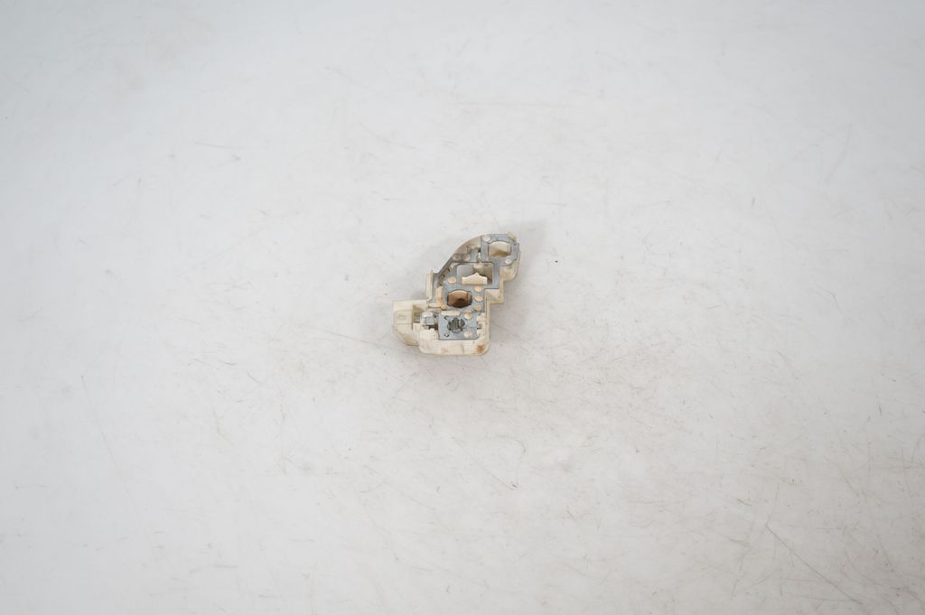 Tail light bulb cover holder (4)