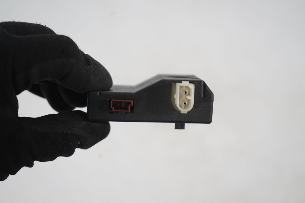 Antenna control unit (7)