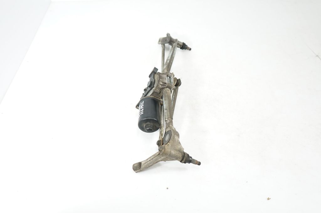 Front wiper linkage and motor (2)