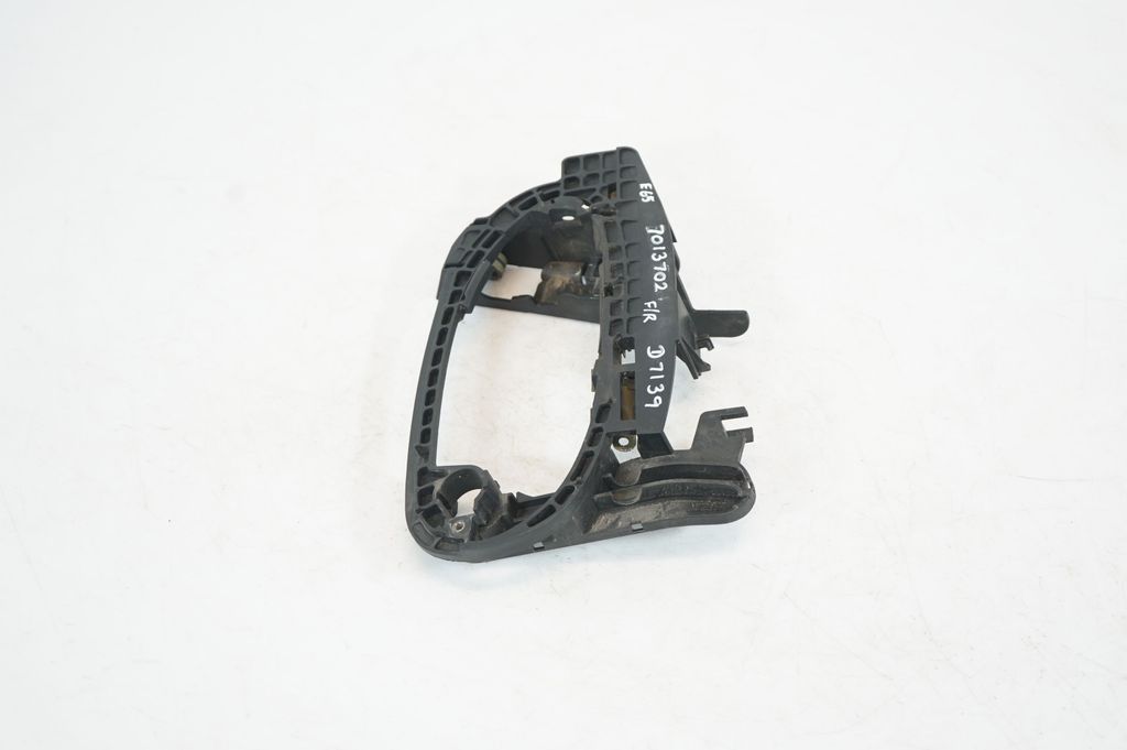 Front door exterior handle/bracket (2)