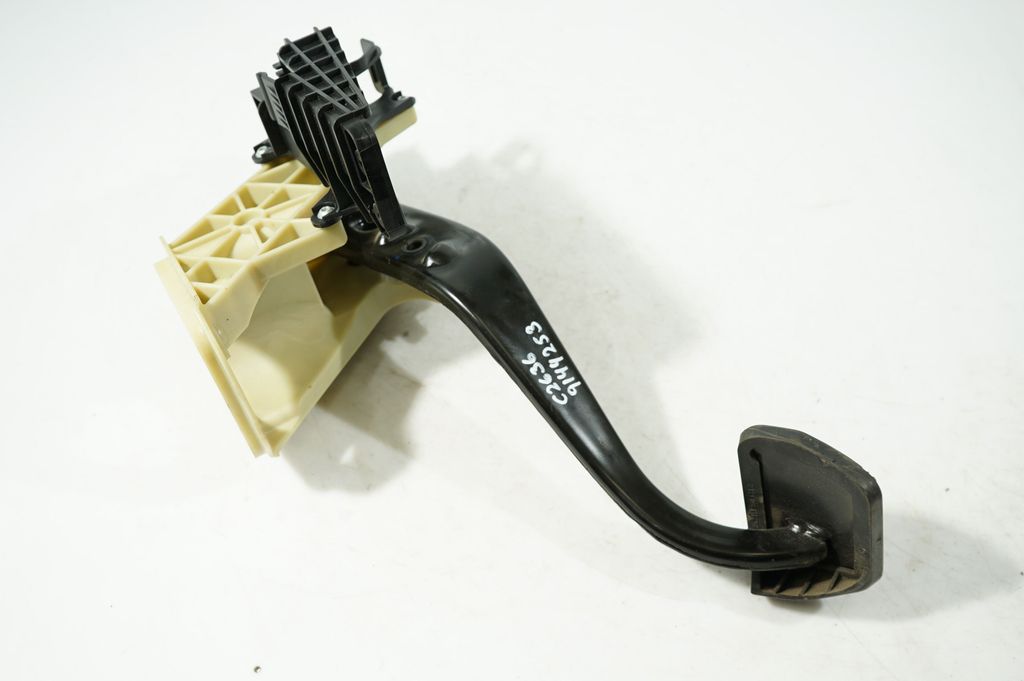 Brake pedal (4)