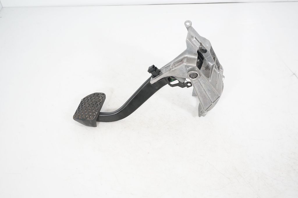 Brake pedal (2)