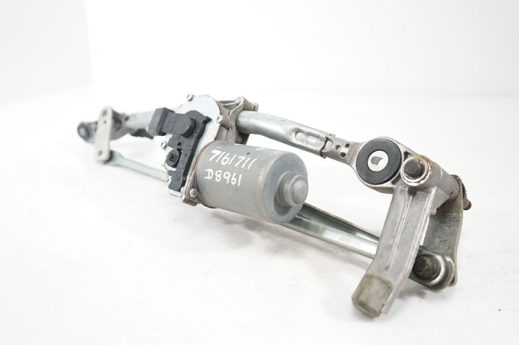 Front wiper linkage and motor (7)