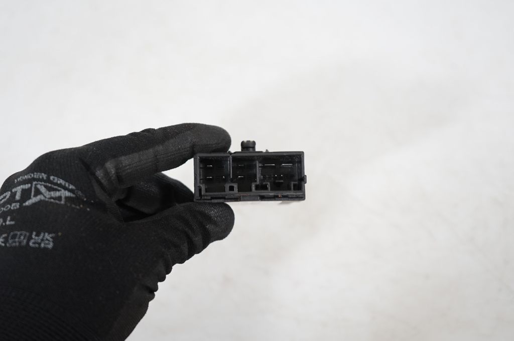 Seat control module (6)