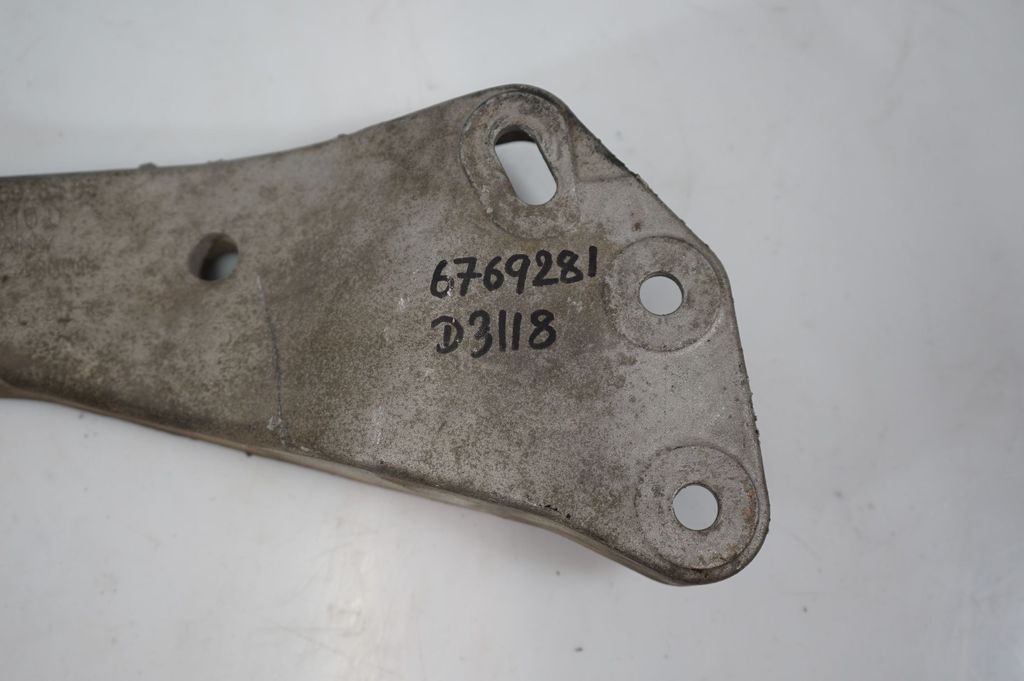Gearbox mounting bracket (7)