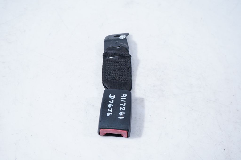 Rear seatbelt buckle (2)