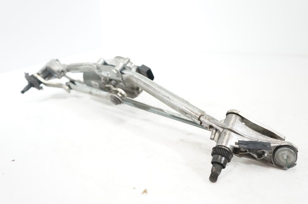 Front wiper linkage and motor (6)