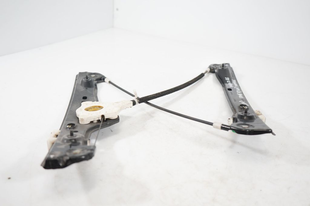 Front door window regulator with motor (7)