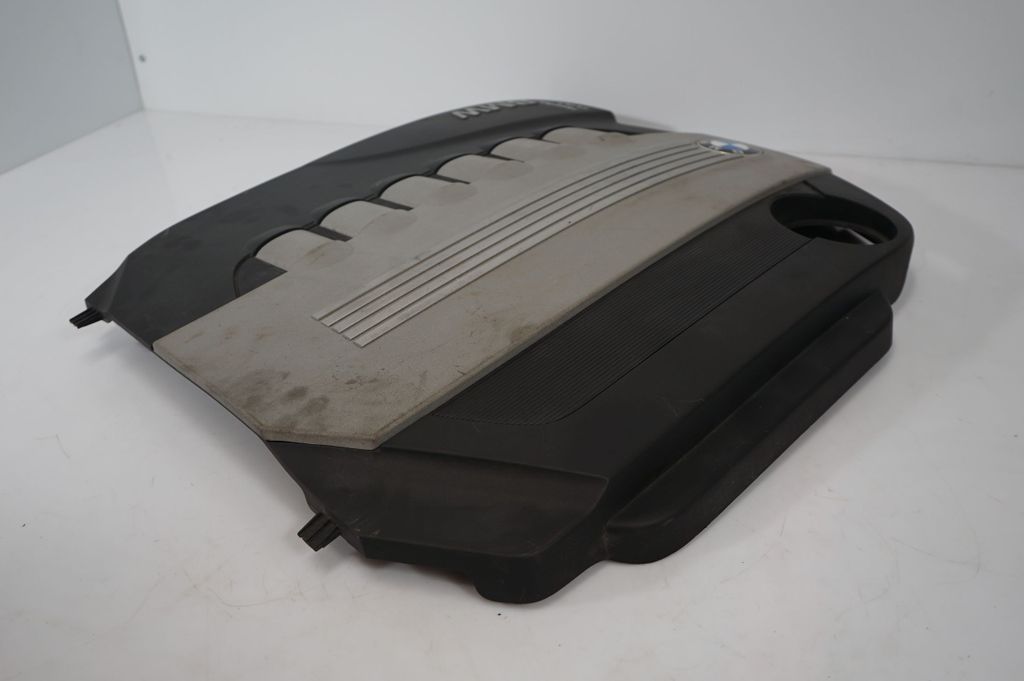 Engine cover (trim) (7)