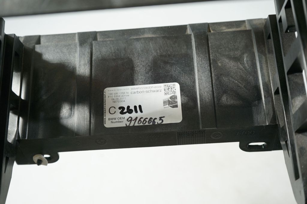 Radio/GPS head unit trim (8)