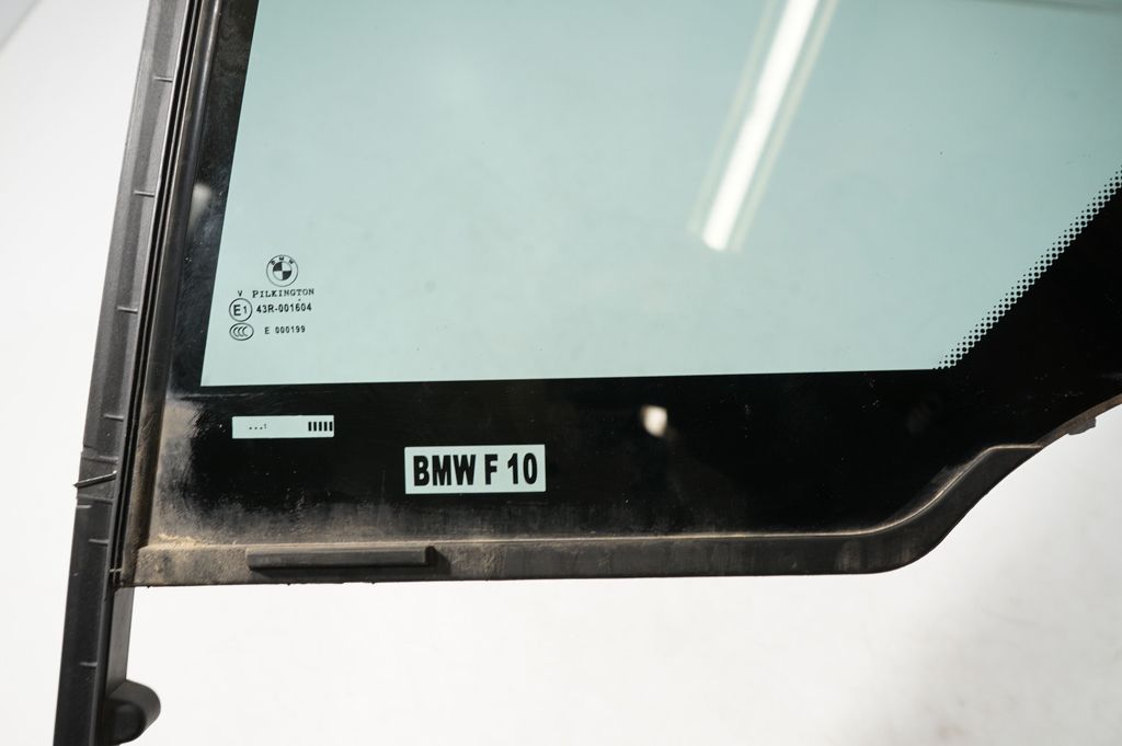 Rear vent window glass (7)