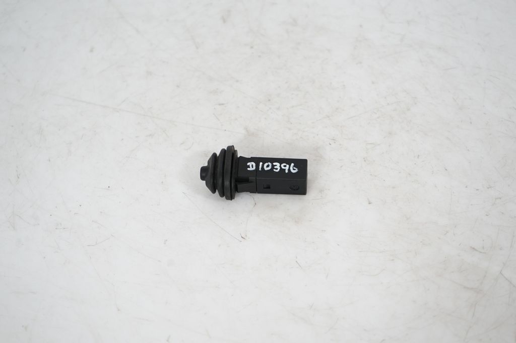 Fuel tank cap lock (5)