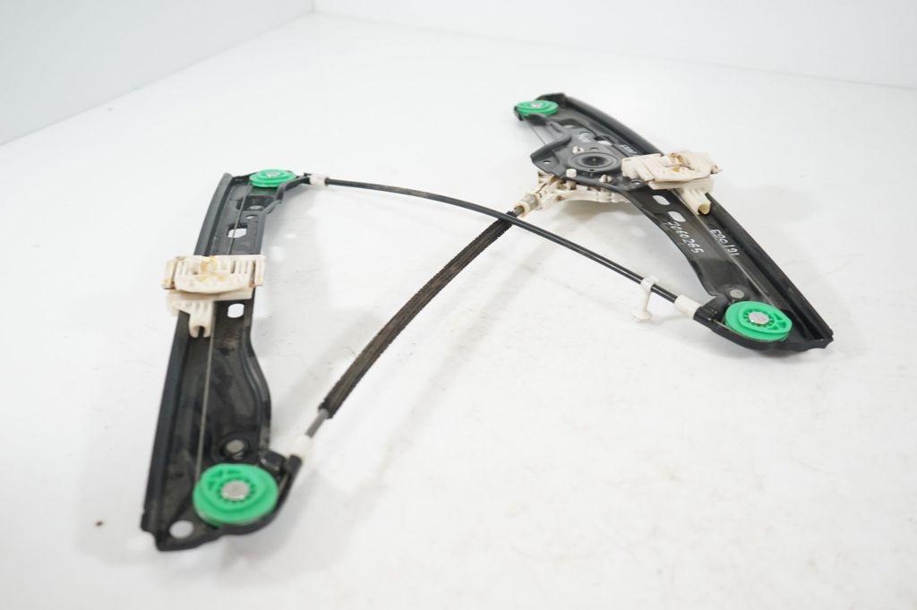 Front door window regulator with motor (7)