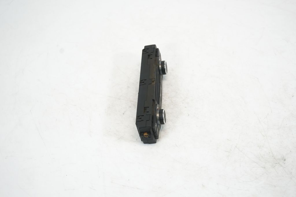 Climate control unit (4)