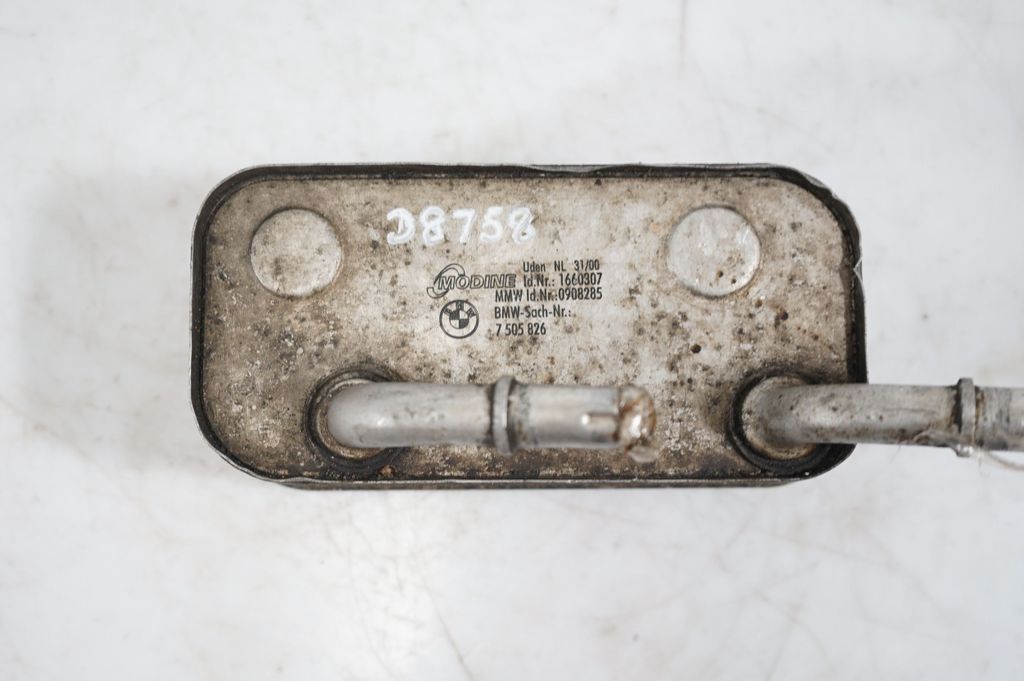 Engine oil radiator (10)