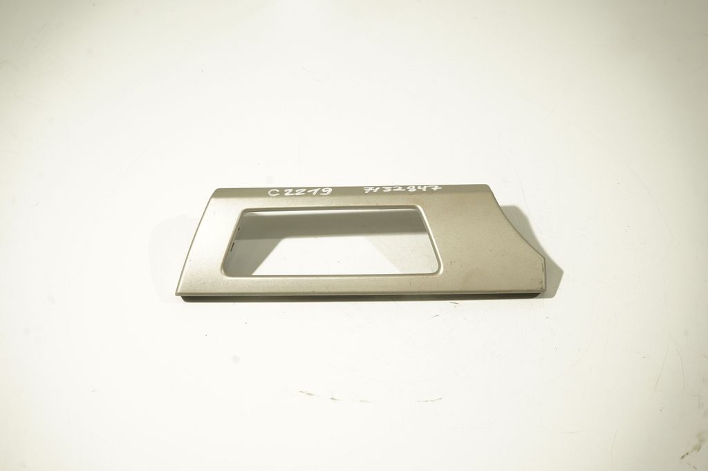 Dashboard glove box trim (5)