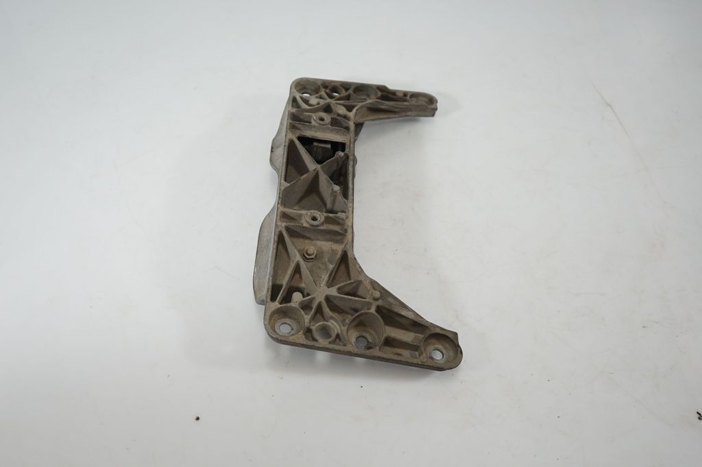Gearbox mounting bracket (2)
