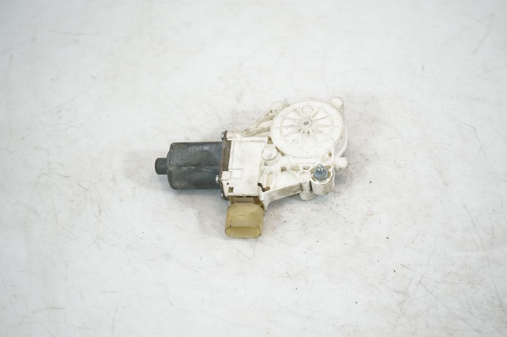 Front door window regulator with motor (5)